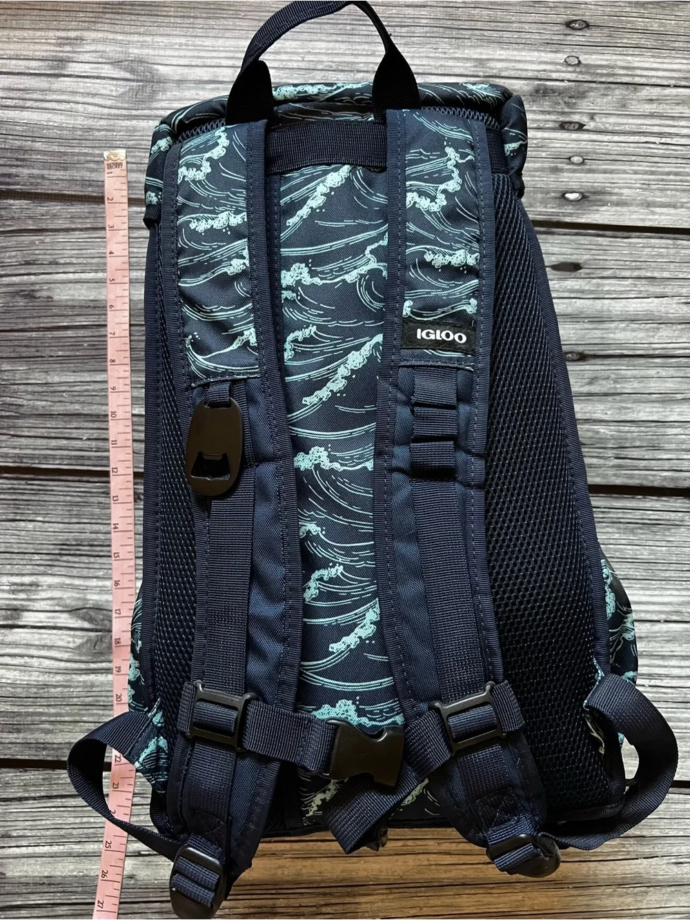 Igloo Daytripper Backpack Cooler in Navy Wave